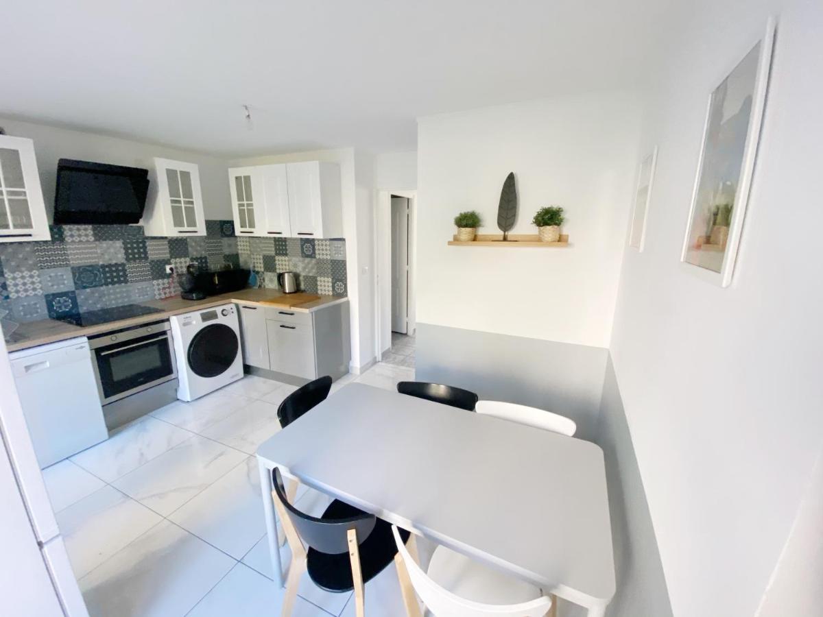 22 Chic & Cosy Grand Appart 92M2 Parking Gratuit Hypercentre Netflix Saint-Etienne  Exterior photo